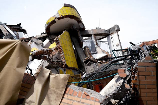 August 12, 2026, Cali, Valle Del Cauca, Colombia: People gather outside collapsed buildings in Cali, Colombia on August 12, 2026 to aid in several rescue labors after a 7,4 magnitude earthquake that struck the cities of Quibdo, Cali, Pereira and Manizales leaving more than 200 casualties past august 10. Cali Colombia - ZUMAvp1_ 20260812_zia_vp1_039 Copyright: xMartinxStevenxAngelx