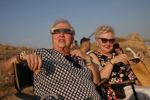 RECORD DATE NOT STATED Total Solar Eclipse In Ariza, Spain. Women watch total solar eclipse at Castillo de Ariza hill in Ariza, Spain on August 12th, 2026. Ariza experienced a total 100% sun coverage. Ariza Spain  Copyright: xBeataxZawrzelx originalFilename: zawrzel-notitle260813_npkrL.jpg