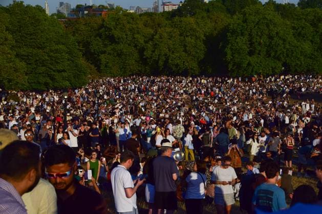 Partial Solar Eclipse in London, UK - 12 Aug 2026 Thousands of people pack Primrose Hill to watch the partial solar eclipse. Approximately 91 percent of the sun was obscured by the moon. London United Kingdom Copyright: xVukxValcicx xSOPAxImagesx Vuk-Valcic-1441802