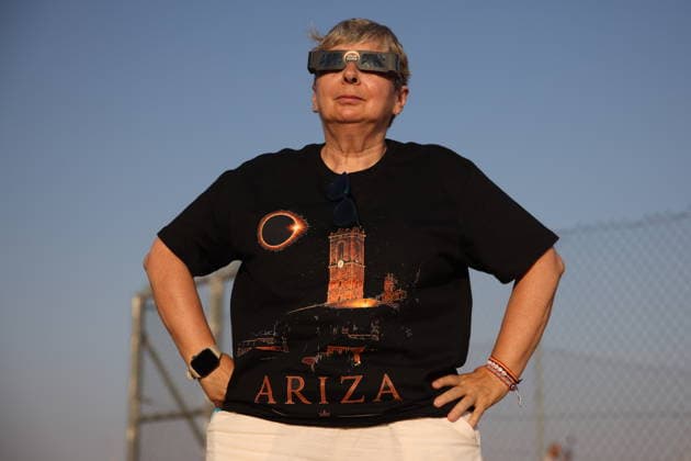 RECORD DATE NOT STATED Total Solar Eclipse In Ariza, Spain. A person wearing special sunglasses watches otal solar eclipse at Castillo de Ariza hill in Ariza, Spain on August 12th, 2026. Ariza experienced a total 100% sun coverage. Ariza Spain  Copyright: xBeataxZawrzelx originalFilename: zawrzel-notitle260813_nppDQ.jpg