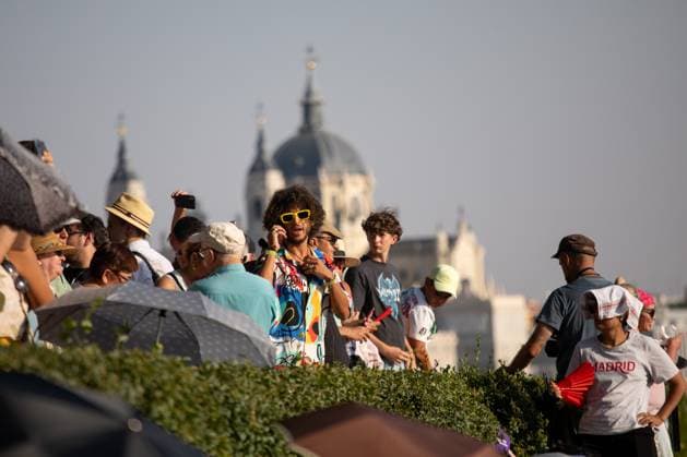 Solar Eclipse in Madrid, Spain - 12 Aug 2026 People wearing eclipse glasses await the start of the solar eclipse in Madrid. Madrid Spain Copyright: xDavidxCanalesx xSOPAxImagesx David-Canales-1441806