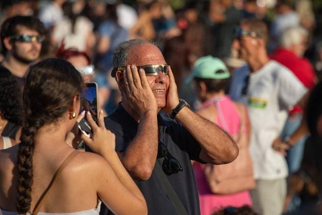 Solar Eclipse in Madrid, Spain - 12 Aug 2026 People wearing eclipse glasses observe the sky during the solar eclipse in Madrid. Madrid Spain Copyright: xDavidxCanalesx xSOPAxImagesx David-Canales-1441811