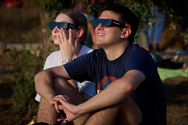 (260813) -- MADRID, Aug. 13, 2026 -- People watch a total solar eclipse in Valencia, Spain, on Aug. 12, 2026. (Photo by Xinhua) SPAIN-SOLAR ECLIPSE PabloxMorano 
