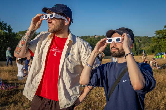 Solar Eclipse Over Hampstead Heath London, 2026 Visitors gathered at Hampstead Heath in North London to watch the solar eclipse. The eclipse was visible across the London skyline, with spectators looking towards the sky and capturing the event on cameras and phones., Credit:Zak Irfan Avalon  Copyright: xZakxIrfanx xAvalonx 1122597000