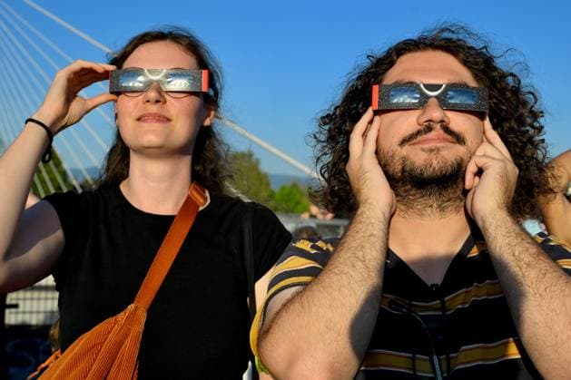 People Watch Solar Eclipse At Strasbourg-Kehl Border - France Solar eclipse on 12 August 2026 on the Pont des Deux Rives, spanning the Rhine between Strasbourg and Kehl. Thousands of people came to admire this exceptional spectacle, right on the border between France and Germany – a symbol of Europe. To view it safely, people needed to get hold of the essential ISO 123122 solar eclipse glasses, which had been hard to find in the days leading up to the event. August 12, 2026, Strasbourg - Kehl, Eastern France. Photo by Nicolas Roses ABACAPRESS.COM France  Copyright: xRosesxNicolas ABACAx