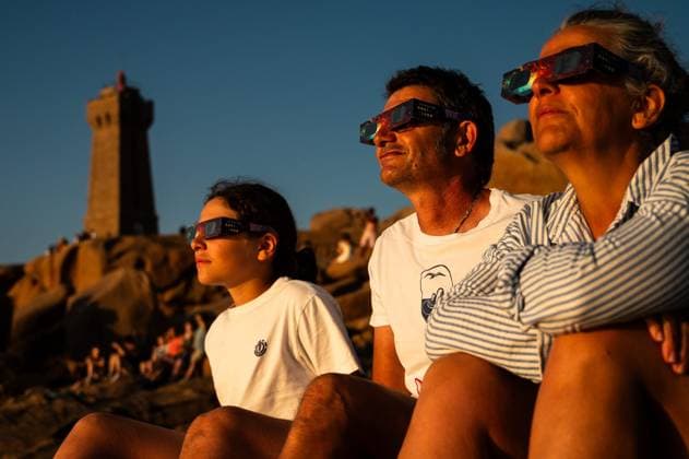 ECLIPSE IN BRITTANY PHOTOPQR OUEST FRANCE Guillaume Saligot Ouest France Perros-Guirec August 12, 2026 Eclipse of August 12, 2026, at the Ploumanac h Lighthouse in Perros-Guirec, Côtes-d Armor Photo by Guillaume Saligot, Ouest France, Perros-Guirec, August 12, 2026. Eclipse of August 12, 2026, at the Ploumanac’h Lighthouse in Perros-Guirec, Côtes-d’Armor, Perros-Guirec, France  Copyright: xPHOTOPQR OUESTxFRANCE MAXPPPxGuillaumexSaligotx xOuest-Francex 20260812OFR4002 20260812OFR4002