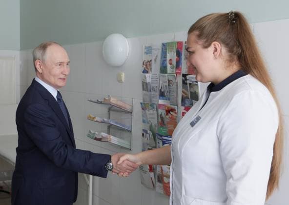 Russia Putin Far Eastern Federal District 9221335 13.08.2026 Russian President Vladimir Putin visits the Kuril District Central Hospital in Kurilsk, Sakhalin region, Russia. Gavriil Grigorov Sputnik Kurilsk Sakhalin Region Russia  Copyright: xGavriilxGrigorovx