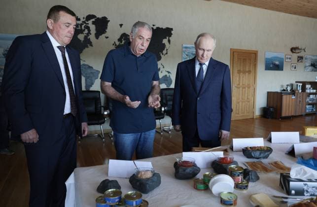 Russia Putin Far Eastern Federal District 9221317 13.08.2026 Russian President Vladimir Putin, accompanied by Sakhalin Region Governor Valery Limarenko and founder of the Gidrostroy group of companies Alexander Verkhovsky, visits the Yasny fish processing complex on Iturup Island, Sakhalin region, Russia. Gavriil Grigorov Sputnik Sakhalin Region Russia  Copyright: xGavriilxGrigorovx