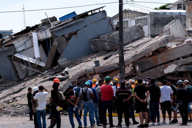 Coiombia Earthquake Aftermath People gather outside collapsed buildings in Cali, Colombia on August 12, 2026 to aid in several rescue labors after a 7,4 magnitude earthquake that struck the cities of Quibdo, Cali, Pereira and Manizales leaving more than 200 casualties past august 10. Cali Valle del Cauca Colombia Copyright: xMartinxStevenxAngelx