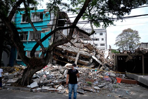 Coiombia Earthquake Aftermath People gather outside collapsed buildings in Cali, Colombia on August 12, 2026 to aid in several rescue labors after a 7,4 magnitude earthquake that struck the cities of Quibdo, Cali, Pereira and Manizales leaving more than 200 casualties past august 10. Cali Valle del Cauca Colombia Copyright: xMartinxStevenxAngelx