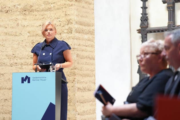 Gedenkveranstaltung 65. Jahrestag des Berliner Mauerbaus Bundestagspraesidentin Julia Kloeckner bei Ihrer Rede im Rahmen der Gedenkveranstaltung zum 65. Jahrestag des Berliner Mauerbaus, Berlin, 13.08.2026 Berlin Berlin Deutschland *** Commemoration of the 65th Anniversary of the Construction of the Berlin Wall: Bundestag President Julia Kloeckner delivering her speech at the commemoration of the 65th anniversary of the construction of the Berlin Wall, Berlin, August 13, 2026, Berlin, Germany