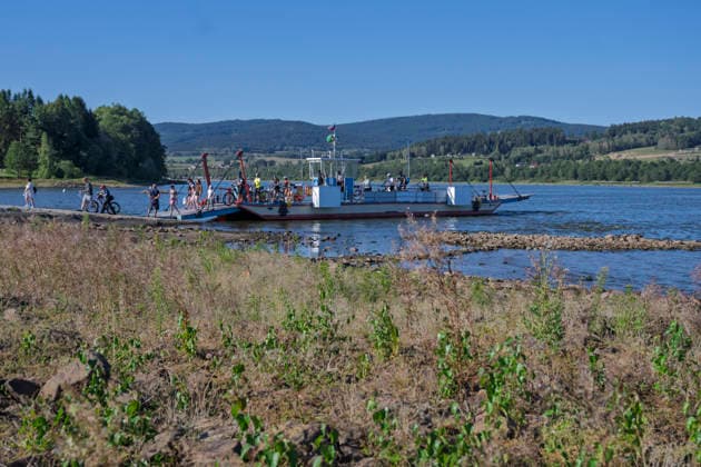 Low water level at the Lipno Reservoir, South Bohemian Region, August 13, 2026. The ferry across the Lipno Dam from Horni Plana to Blizsi Lhota has restricted operations due to low water levels. Trucks and tractors with trailers are not allowed on board. The ferry has also reduced its capacity for passenger cars. (CTKxPhoto VaclavxPancer) CTKPhotoP2026081302303  CTKPhotoP2026081302303