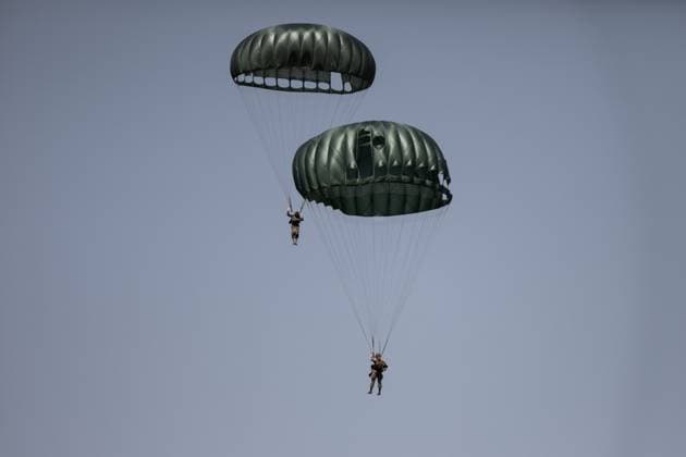 Anniversary of the D-Day Parachute Drop PHOTOPQR NICE MATIN CAMILLE DODET Le Muy August 13, 2026 Photo PQR Camille Dodet Var Matin August 13, 2026 Le Muy, Var On the occasion of the 82nd anniversary of the D-Day landings, a parachute drop featuring paratroopers in period gear from the Nord 2501 aircraft took place at the Domaine de la Combe in Le Muy, southern France, on August 13, 2026. Marking the 82nd anniversary of the landings, Paratroopers drop in period gear, Le Muy, France  Copyright: xPHOTOPQR NICExMATIN MAXPPPxCAMILLExDODETx 20260813NIM5556 20260813NIM5556