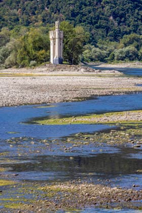 Rhine-Nahe Corner in Bingen, featuring the Mäuseturm landmark. Extremely low water levels are drastically restricting navigation on the Rhine. August 12, 2026, Bingen, Rhineland-Palatinate, Germany
