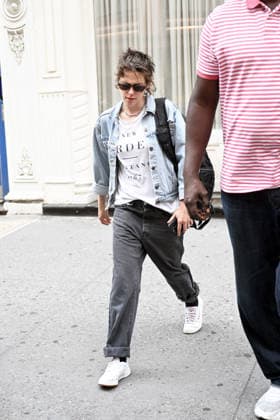 Actress Kristen Stewart is spotted leaving an apartment in New York City as she continues her press tour for The Wrong Girls Featuring: Kristen Stewart Where: New York City, New York, United States When: 13 Aug 2026 Credit: Elder Ordonez INSTARimages EDITORIAL USE ONLY. NOT FOR USE BY NEWSPAPERS BASED IN THE UK. Copyright: xx instar55915043