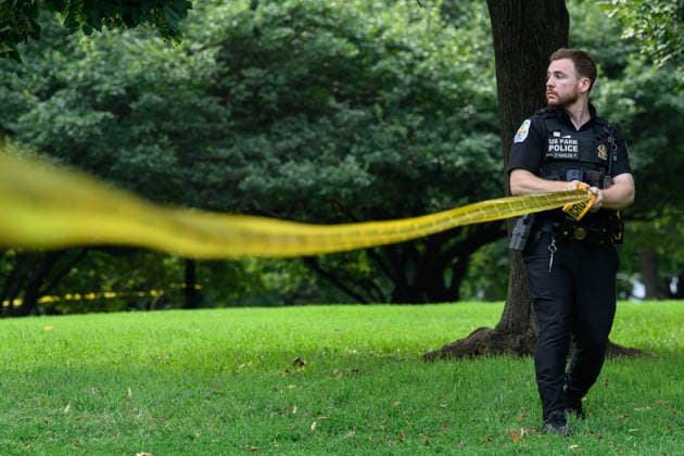 August 13, 2026, Washington, District Of Columbia, United States: U.S. Park Police officers investigate after the World War II Memorial was vandalized with graffiti. Washington United States  - ZUMAk206 20260813_znp_k206_003 Copyright: xMattxKaminskyx