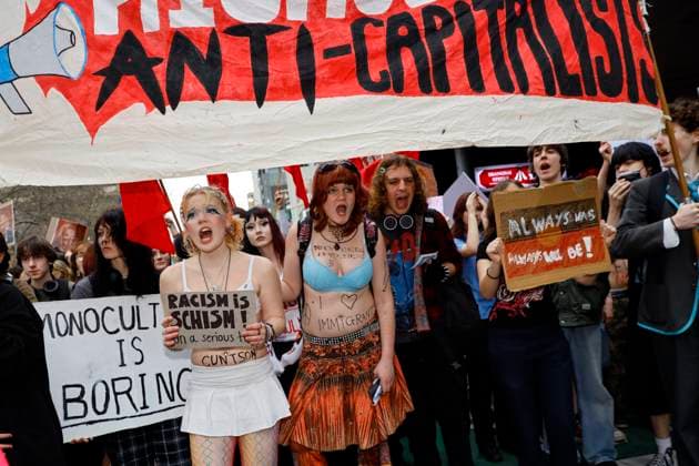 Students Protest Against One Nation in Melbourne, Australia – 13 Aug 2026 Protesters chant slogans during the rally. Thousands of university and high school students marched through Melbourne’s CBD as part of a nationwide student protest against Pauline Hanson and One Nation. Organisers said the action was aimed at opposing the party’s policies and political views and raising concerns about the growing support for One Nation. The protest comes as One Nation campaigns in Victoria ahead of the 2026 Victorian state election, with Hanson leading the party’s campaign. Melbourne Australia Copyright: xYexMyoxKhantx xSOPAxImagesx Ye-Myo-Khant-1441843