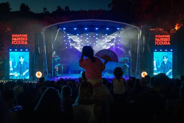 August 13, 2026, Paredes De Coura, Braga, Portugal: The audience watches the performance of Kurt Vile & The Violators during the Vodafone Paredes de Coura. Paredes De Coura Portugal  - ZUMAs197 20260813_aaa_s197_236 Copyright: xDiogoxBaptistax