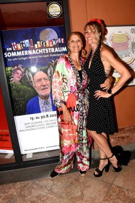 Corinna Binzer Schauspielerin Tochter Miriam Muenchen 13.08.2029 Bayerischer Hof Komoedie Premiere Ein total verrückter Sommernachtstraum Foto Muenchen *** Corinna Binzer, actress; daughter Miriam; Munich, August 13, 2029; Bayerischer Hof; comedy premiere; *A Totally Crazy Midsummer Night s Dream*; photo: Munich