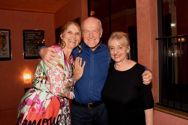 Corinna Binzer Schauspielerin Heinz- Josef Braun Schauspieler Johanna Bittenbinder Schauspielerin Muenchen 13.08.2029 Bayerischer Hof Komoedie Premiere Ein total verrückter Sommernachtstraum Foto Muenchen *** Corinna Binzer, actress; Heinz Josef Braun, actor; Johanna Bittenbinder, actress; Munich, August 13, 2029; Bayerischer Hof; Comedy; Premiere; *A Totally Crazy Midsummer Night s Dream*; Photo: Munich