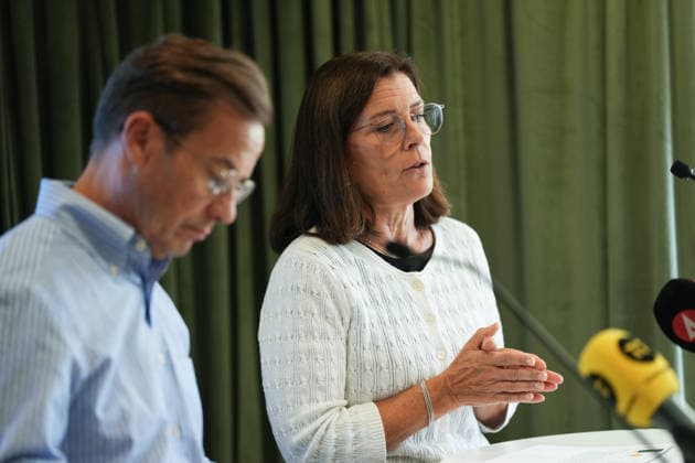 STOCKHOLM, SVERIGE 20260814 Moderaternas partiledare Ulf Kristersson (M) och partisekreterare Karin Enström (M), under en pressträff där de redovisar resultatet av Moderaternas vallöften för denna mandatperiod och vilka effekter det har fatt för Sverige. STOCKHOLM SVERIGE x10658x *** STOCKHOLM, SWEDEN, August 14, 2026: Moderate Party leader Ulf Kristersson (M) and party secretary Karin Enström (M), during a press conference where they presented the results of the Moderate Party’s campaign promises for this term of office and the impact they have had on Sweden STOCKHOLM, SWEDEN x10658x  Copyright: xMagnusxLejhall TTx PRESSTRÄFF MODERATERNA OM VALLÖFTEN AqMTCQmj8aI