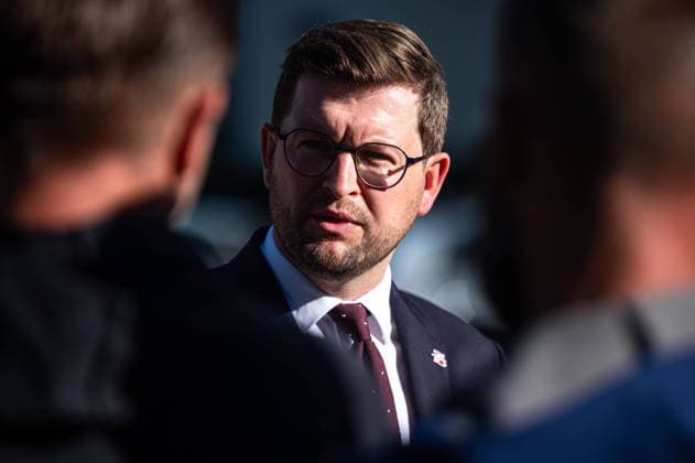 Warszawa 14.08.2026 Polish MPs Andrzej Sliwka and Zbigniew Kuzmiuk press conference at Orlen petrol fuel station on Daleka street, Warsaw, August 14, 2026. --- Konferencja Prasowa Poslow na Sejm RP Andrzeja Sliwki i Zbigniewa Kuzmiuka na warszawskiej stacji ORLEN na temat cen paliw oraz zwiazanych z nimi dzialan rzadu. Warszawa, 14 sierpnia 2026. Persons shown : Andrzej Sliwka Fot. Kai Taller Arena Akcji NEWSPIX.PL --- newspix.pl POLAND OUT! 