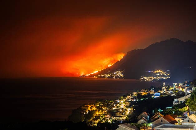 (260814) -- OMIS, Aug. 14, 2026 -- This photo taken on Aug. 13, 2026 shows a massive wildfire near the coastal town of Omis, Croatia. At least 1,000 residents and tourists have been evacuated after a massive wildfire spread into the coastal town of Omis in southern Croatia, local media reported early Friday. ( PIXSELL via Xinhua) CROATIA-OMIS-WILDFIRE ZvonimirxBarisin 