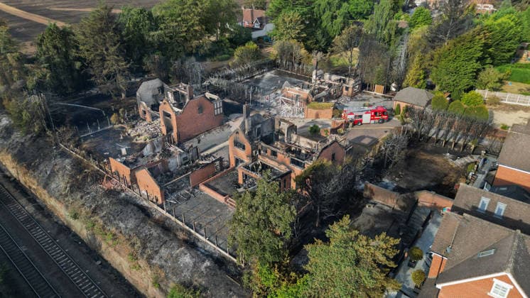 Wildfires destroy homes near Birmingham in Stourbridge STOURBRIDGE, UNITED KINGDOM - AUGUST 14: Homes destroyed by wildfires are seen in Stourbridge, United Kingdom, on August 14, 2026, a day after the fires broke out and swept through residential areas. Ioannis Alexopoulos Anadolu Stourbridge United Kingdom. Editorial use only. Please get in touch for any other usage.  Copyright: x2026xAnadoluxIoannisxAlexopoulosx