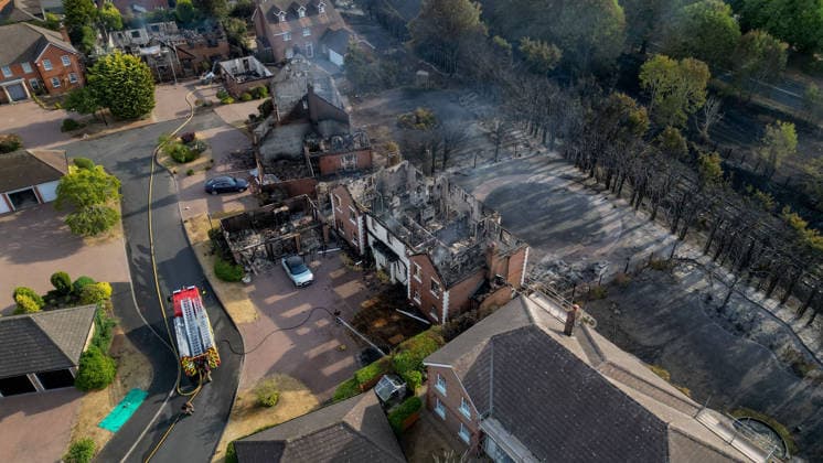 Wildfires destroy homes near Birmingham in Stourbridge STOURBRIDGE, UNITED KINGDOM - AUGUST 14: Homes destroyed by wildfires are seen in Stourbridge, United Kingdom, on August 14, 2026, a day after the fires broke out and swept through residential areas. Ioannis Alexopoulos Anadolu Stourbridge United Kingdom. Editorial use only. Please get in touch for any other usage.  Copyright: x2026xAnadoluxIoannisxAlexopoulosx