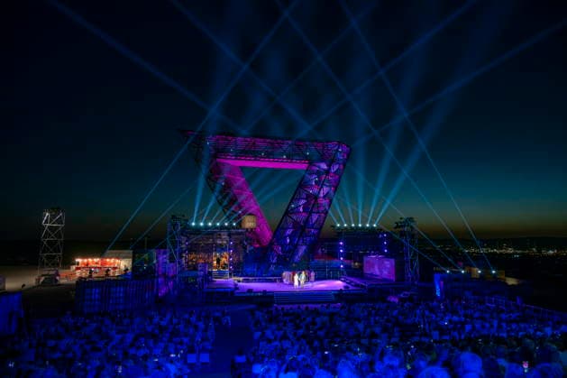 13.08.2026, Saarland, Ensdorf. Die West Side Story feiert am Donnerstagabend am Saarpolygon im Rahmen der diesjährigen Opernfestspiele mit zahlreichen Ehrengästen aus Politik, Kultur und Wirtschaft Premiere. *** August 13, 2026, Saarland, Ensdorf: *West Side Story* will premiere on Thursday evening at the Saarpolygon as part of this year’s opera festival, with numerous distinguished guests from the worlds of politics, culture, and business in attendance. bub