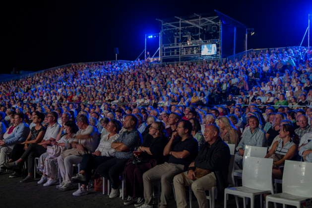 13.08.2026, Saarland, Ensdorf. Die West Side Story feiert am Donnerstagabend am Saarpolygon im Rahmen der diesjährigen Opernfestspiele mit zahlreichen Ehrengästen aus Politik, Kultur und Wirtschaft Premiere. *** August 13, 2026, Saarland, Ensdorf: *West Side Story* will premiere on Thursday evening at the Saarpolygon as part of this year’s opera festival, with numerous distinguished guests from the worlds of politics, culture, and business in attendance. bub