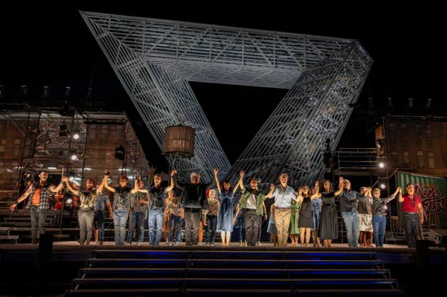 13.08.2026, Saarland, Ensdorf. Die West Side Story feiert am Donnerstagabend am Saarpolygon im Rahmen der diesjährigen Opernfestspiele mit zahlreichen Ehrengästen aus Politik, Kultur und Wirtschaft Premiere. *** August 13, 2026, Saarland, Ensdorf: *West Side Story* will premiere on Thursday evening at the Saarpolygon as part of this year’s opera festival, with numerous distinguished guests from the worlds of politics, culture, and business in attendance. bub