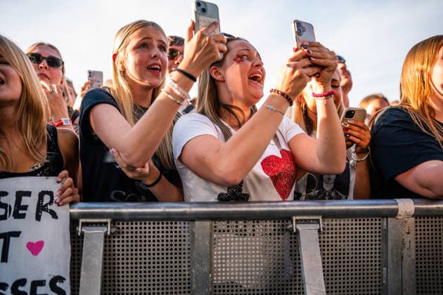 Sombr live at Syd For Solen 2026 Copenhagen, Denmark. 13th, August 2026. Festival goers seen at a live concert with the American singer and songwriter Sombr at the Danish music festival Syd For Solen 2026 in Copenhagen. Denmark, Copenhagen  Copyright: xGonzalesxPhoto RolfxMeldgaardx