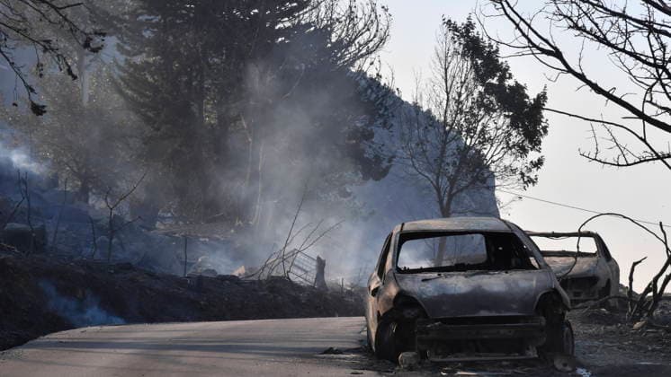 Omis, Croatia, 140826. A large fire broke out last night in Lokva Rogoznica and spread to the area above Omis. Houses and cars were burned. Traffic on the Adriatic Highway was disrupted, residents and tourists from the affected area were evacuated, and firefighters are on the ground extinguishing the fire, which is being made more difficult by strong winds. Photo: Josko Ponos CROPIX Split CROATIA Copyright: xxJoskoxPonosx xCROPIXx jp-pozar_omis71-140826