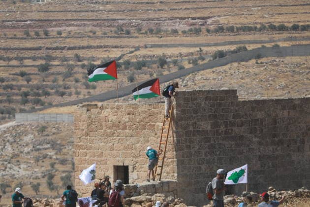 Israeli violations against Palestinians continue HEBRON, WEST BANK, PALESTINE - AUGUST 14: Palestinians and foreign activists gather to protest in support of their land, which they say is under threat of being seized by Israelis, and to express their determination not to leave their properties in Beit Sahour, Hebron Governorate, West Bank, on August 14, 2026. Armed Israelis who came to the area intervened and attempted to disperse the group. Mamoun Wazwaz Anadolu Hebron West Bank. Editorial use only. Please get in touch for any other usage.  Copyright: x2026xAnadoluxMamounxWazwazx