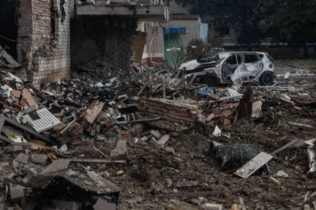 Aftermath of a Russian airstrike in Kramatorsk KRAMATORSK, UKRAINE - AUGUST 14: A view of the debris of a destroyed building alongside a damaged vehicle following a Russian airstrike in Kramatorsk, Ukraine, on August 14, 2026. Francisco Richart Anadolu Kramatorsk Ukraine. Editorial use only. Please get in touch for any other usage.  Copyright: x2026xAnadoluxFranciscoxRichartx