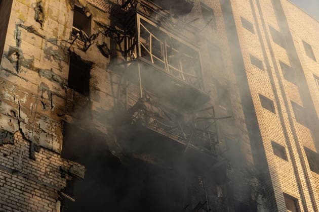 Aftermath of a Russian airstrike in Kramatorsk KRAMATORSK, UKRAINE - AUGUST 14: A view of a burning and destroyed building following a Russian airstrike in Kramatorsk, Ukraine, on August 14, 2026. Francisco Richart Anadolu Kramatorsk Ukraine. Editorial use only. Please get in touch for any other usage.  Copyright: x2026xAnadoluxFranciscoxRichartx