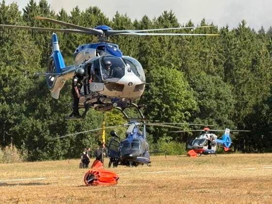 Waldbrand im Hürtgenwald ** NUR FÜR REDAKTIONELLE ZWECKE ** EDITORIAL USE ONLY **<p>Waldbrand im Hürtgenwald Der Waldbrand im Hürtgenwald hat sich am Freitag den 14.August.2026 auf mehrere Hundert Hektar Waldfläche ausgebreitet. Deutschland NRW Hütgenwald *** Forest Fire in the Hürtgenwald ** FOR EDITORIAL USE ONLY ** EDITORIAL USE ONLY ** p Forest fire in the Hürtgenwald The forest fire in the Hürtgenwald spread to several hundred hectares of forest on Friday, August 14, 2026. Germany, North Rhine-Westphalia, Hürtgenwald Copyright: doc875lfhk70xu190q5gl85 ,EDITORIAL USE ONLY