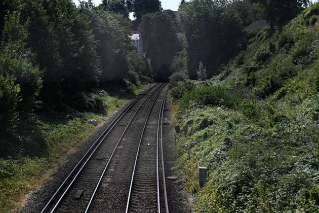 East Sussex train derailment injures 20 people LEWES, ENGLAND - AUGUST 14: Emergency services attend a train derailment near Lewes station in East Sussex on August 14, 2026 in Lewes, England. Two people sustained serious injuries and 18 others suffered less serious injuries near Lewes railway station in East Sussex. Approximately 150 people were aboard the train when at least three carriages left the tracks and overturned. Rasid Necati Aslim Anadolu Lewes England. Editorial use only. Please get in touch for any other usage.  Copyright: x2026xAnadoluxRasidxNecatixAslimx