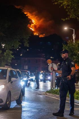 Omis, Croatia, 140826. A large fire broke out last night in Lokva Rogoznica and spread to the area above Omis. Houses and cars were burned. Traffic on the Adriatic Highway was disrupted, residents and tourists from the affected area were evacuated, and firefighters are on the ground extinguishing the fire, which is being made more difficult by strong winds. Photo: Tom Dubravec CROPIX Split CROATIA Copyright: xxTomxDubravecx xCROPIXx omis_pozar_td204-140826