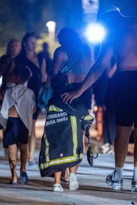 Omis, Croatia, 140826. A large fire broke out last night in Lokva Rogoznica and spread to the area above Omis. Houses and cars were burned. Traffic on the Adriatic Highway was disrupted, residents and tourists from the affected area were evacuated, and firefighters are on the ground extinguishing the fire, which is being made more difficult by strong winds. Photo: Tom Dubravec CROPIX Split CROATIA Copyright: xxTomxDubravecx xCROPIXx omis_pozar_td210-140826
