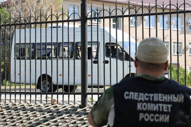 RUSSIA, ZAPOROZHYE REGION - AUGUST 14, 2026: A Russian Investigative Committee officer at the scene of a Ukrainian attack involving Hornet drones in Melitopol Russia  - ZUMAt113 20260814_zaa_t113_139 Copyright: xAlexanderxPolegenkox