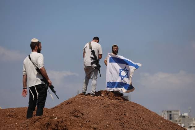 Activists remove Israeli flags from Palestinian home in Beit Sahour BEIT SAHOUR, WEST BANK, PALESTINE, AUGUST 14, 2026: Palestinian and Israeli activists remove an Israeli Star of David and Israeli flags from a Palestinian home in Beit Sahour, east of Bethlehem. The activists said the flags and emblem had been placed on the house by Israeli settlers since October 7, 2023, in what they described as an attempt to take control of the property. According to the activists, settlers arrived at the site as the flags were being removed and opened fire in their direction. No injuries were reported. BEIT SAHOUR Palestine, State of Copyright: x xMosabxshawerx xJNAxPressx