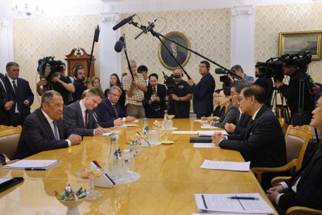 RUSSIA, MOSCOW - AUGUST 14, 2026: A meeting takes place between Sergei Lavrov (L front), Foreign Minister of Russia, and his counterpart Sihasak Phuangketkeow (2nd R) of Thailand Moscow Russia  - ZUMAt113 20260814_zaa_t113_164 Copyright: xVladimirxGerdox