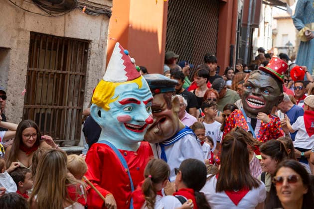 August 14, 2026, PeoÂ±Afiel, Valladolid, USA: A procession Ã¢â‚¬oeDesfile de Gigantes y CabezudosÃ¢â‚¬Â marks the official opening of the Fiestas de Nuestra SeoÂ±ora y San Roque in PeoÂ±afiel, Spain on Friday, August 14, 2026. The Ã¢â‚¬oeGiganteÃ¢â‚¬Â figures represent archetypal kings and queens of Castile. The annual festival, taking place this year on August 14-18, includes traditional processions, bullfighting and and musical events. represent archetypal kings and queens of Castile. The annual festival, taking place this year on August 14-18, includes traditional processions, bullfighting and and musical events. PeoÂ±Afiel USA  - ZUMAg235 20260814_zap_g235_024 Copyright: xPaulxChristianxGordonx