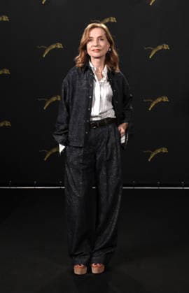 Isabelle Huppert At Ni vue ni connue Film Photocall - Locarno French actress Isabelle Huppert wears a dress by Brunello Cucinelli during the photocall for the film Ni vue ni connue at the 79th Locarno Film Festival in Locarno, Switzerland on August 14, 2026. Photo by Nick Zonna IPA ABACAPRESS.COM Locarno Switzerland  Copyright: xZonnaxNick IPA ABACAx