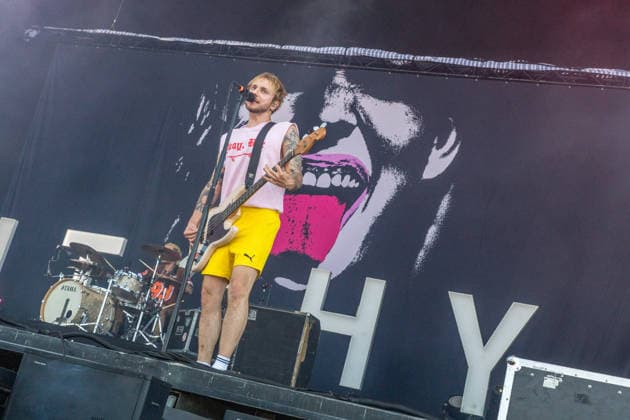 Erster Tag beim Highfield 2026, die Band Itchy eröffnet das Festival am Störmthaler See bei Leipzig. Gesang, Gitarre, E-Bass Sibbi (Sebastian Hafner) Gesang, E-Bass, Gitarre Panzer (Daniel Friedl) Schlagzeug, Gesang Max (Max Zimmer) (seit 2011) Highfield 2026 - Itchy *** Day One at Highfield 2026, the band Itchy kicks off the festival at Störmthaler See near Leipzig Vocals, guitar, electric bass: Sibbi Sebastian Hafner Vocals, electric bass, guitar: Panzer Daniel Friedl Drums, vocals: Max Max Zimmer Since 2011: Highfield 2026 Itchy
