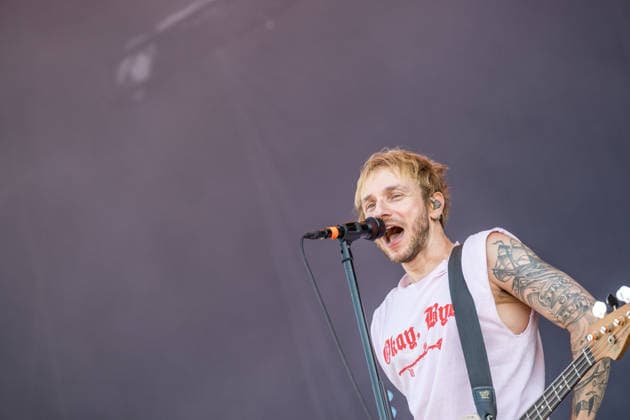 Erster Tag beim Highfield 2026, die Band Itchy eröffnet das Festival am Störmthaler See bei Leipzig. Gesang, Gitarre, E-Bass Sibbi (Sebastian Hafner) Gesang, E-Bass, Gitarre Panzer (Daniel Friedl) Schlagzeug, Gesang Max (Max Zimmer) (seit 2011) Highfield 2026 - Itchy *** Day One at Highfield 2026, the band Itchy kicks off the festival at Störmthaler See near Leipzig Vocals, guitar, electric bass: Sibbi Sebastian Hafner Vocals, electric bass, guitar: Panzer Daniel Friedl Drums, vocals: Max Max Zimmer Since 2011: Highfield 2026 Itchy