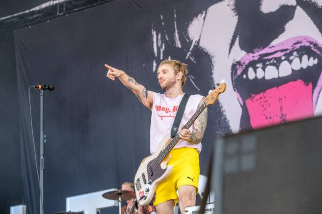 Erster Tag beim Highfield 2026, die Band Itchy eröffnet das Festival am Störmthaler See bei Leipzig. Gesang, Gitarre, E-Bass Sibbi (Sebastian Hafner) Gesang, E-Bass, Gitarre Panzer (Daniel Friedl) Schlagzeug, Gesang Max (Max Zimmer) (seit 2011) Highfield 2026 - Itchy *** Day One at Highfield 2026, the band Itchy kicks off the festival at Störmthaler See near Leipzig Vocals, guitar, electric bass: Sibbi Sebastian Hafner Vocals, electric bass, guitar: Panzer Daniel Friedl Drums, vocals: Max Max Zimmer Since 2011: Highfield 2026 Itchy