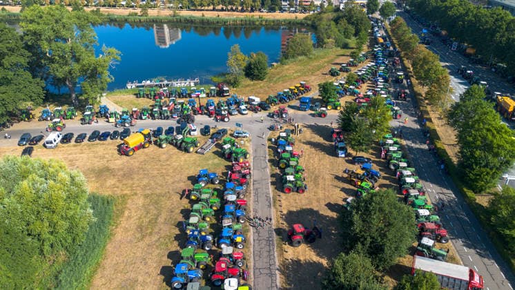 Dutch farmers gather in Den Bosch to demonstrate against agricultural policies DEN BOSCH, NETHERLANDS - AUGUST 14: An aerial view of tractors as farmers gather in Den Bosch ( s-Hertogenbosch) to take part in a demonstration over agricultural policies and regulations affecting the farming sector in Netherlands, on August 14, 2026. Hundreds of agricultural workers assembled with tractors, banners, and flags to protest provincial plans to revoke nature and nitrogen permits for local poultry farmers, raising broader concerns over legal certainty and regulations affecting the agricultural sector. Mouneb Taim Anadolu Den Bosch Netherlands. Editorial use only. Please get in touch for any other usage.  Copyright: x2026xAnadoluxMounebxTaimx